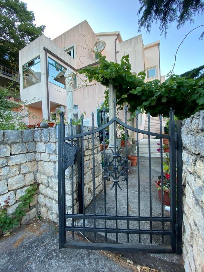 Apartments Mandarina Garden Petrovac Luaran gambar