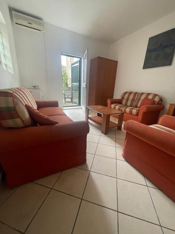 Apartments Mandarina Garden Petrovac Luaran gambar