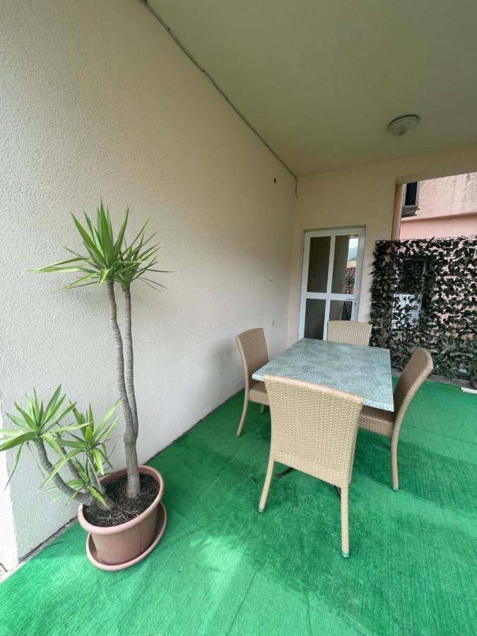 Apartments Mandarina Garden Petrovac Luaran gambar