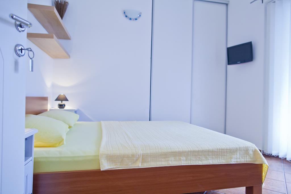 Apartments Mandarina Garden Petrovac Bilik gambar