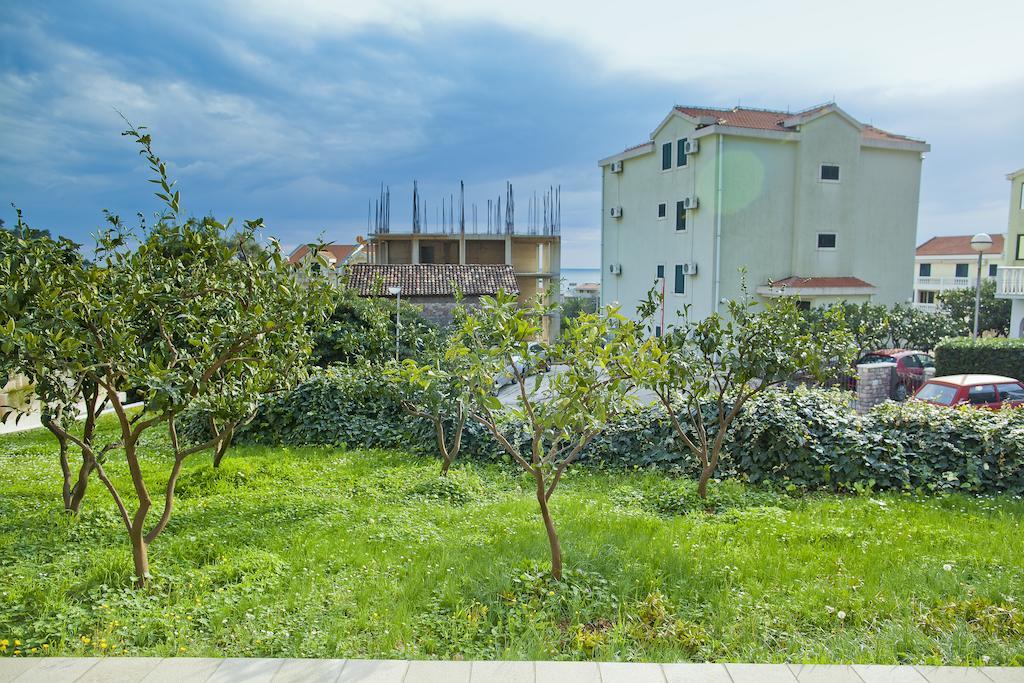 Apartments Mandarina Garden Petrovac Luaran gambar