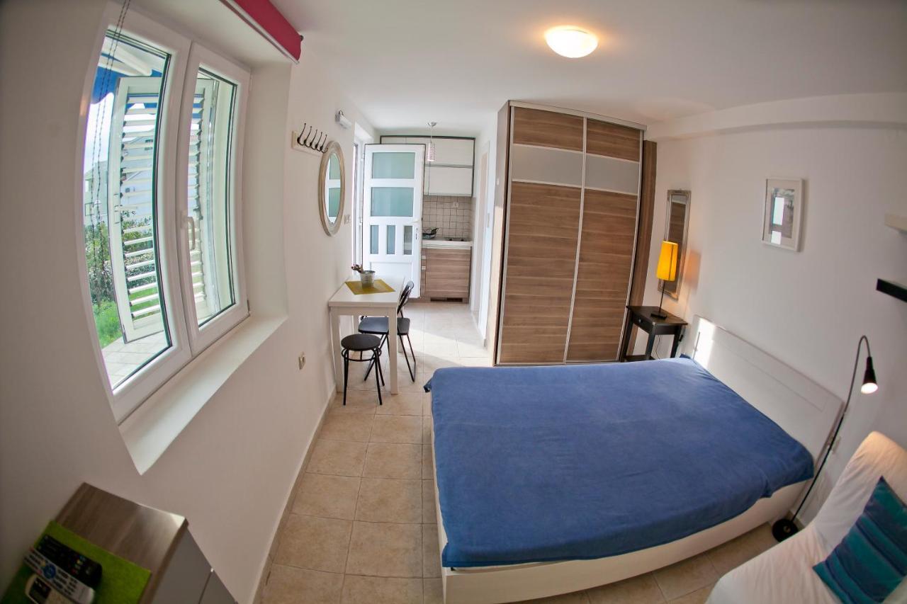 Apartments Mandarina Garden Petrovac Bilik gambar