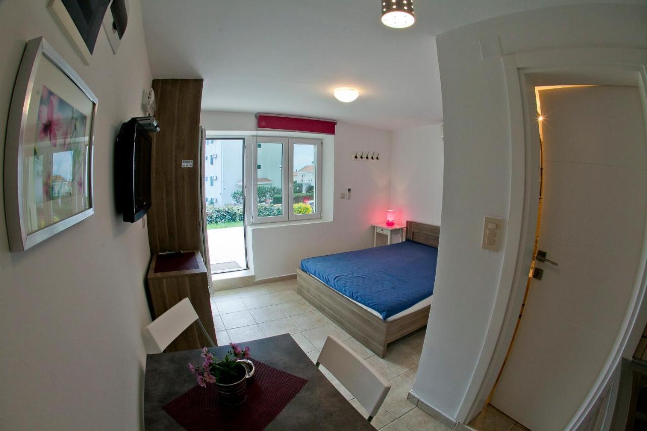 Apartments Mandarina Garden Petrovac Bilik gambar